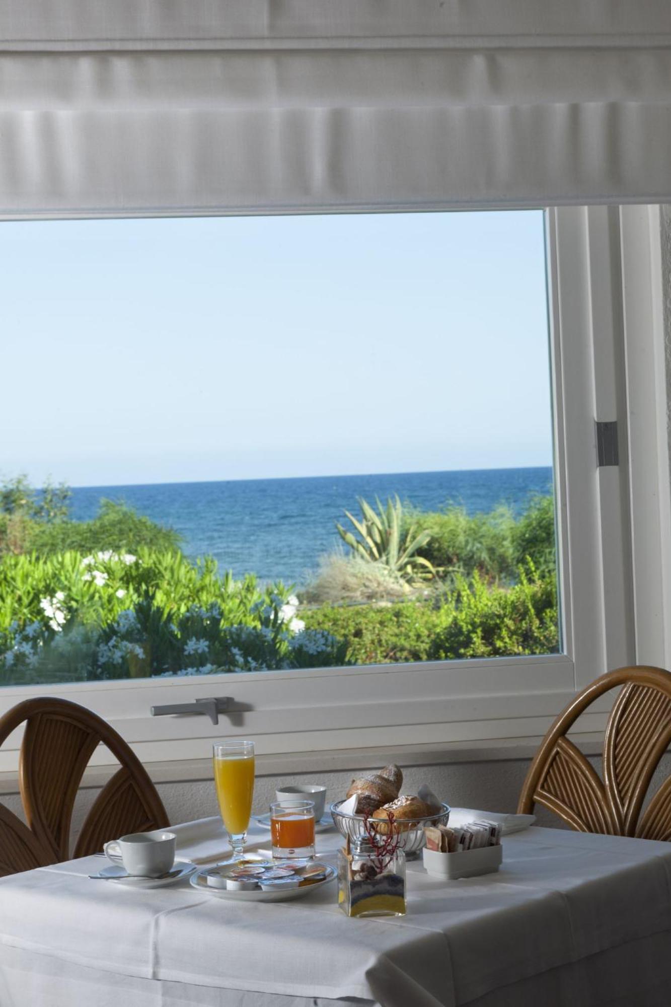 Hotel Mare Pineta ซานตา มาร์เกรีตา ดิ ปูลา ภายนอก รูปภาพ